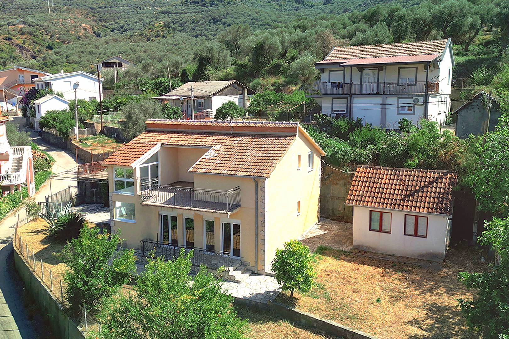 family-house-bar-montenegro-01