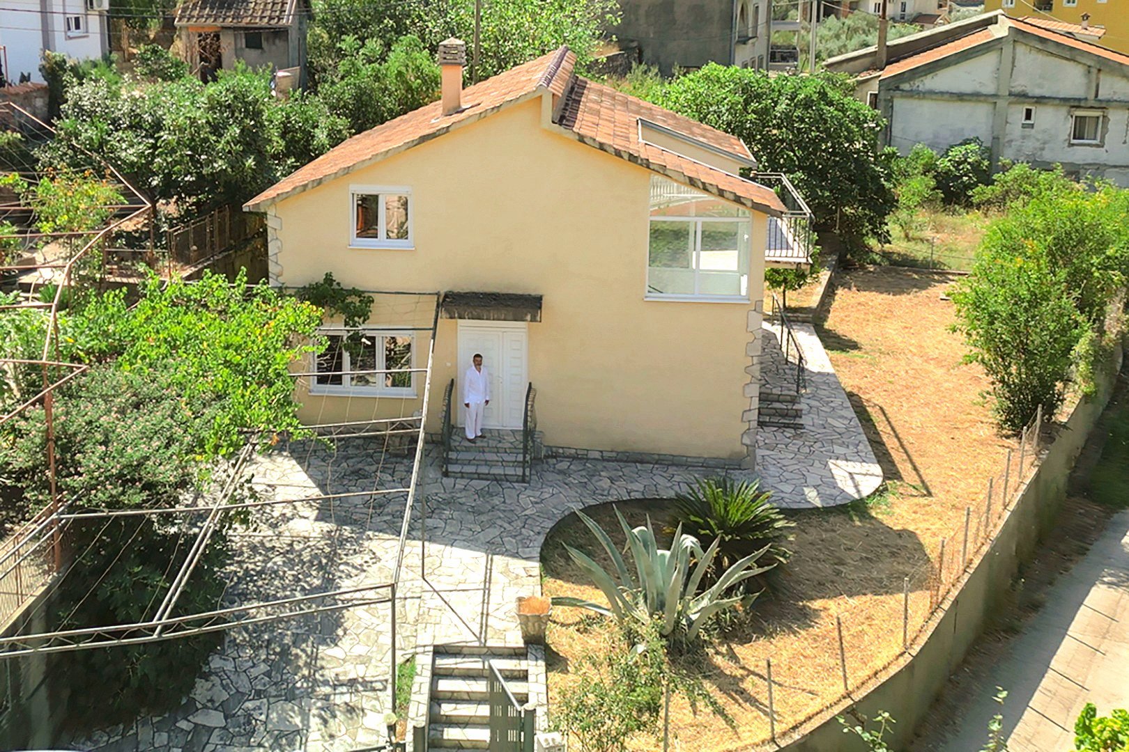 family-house-bar-montenegro-02