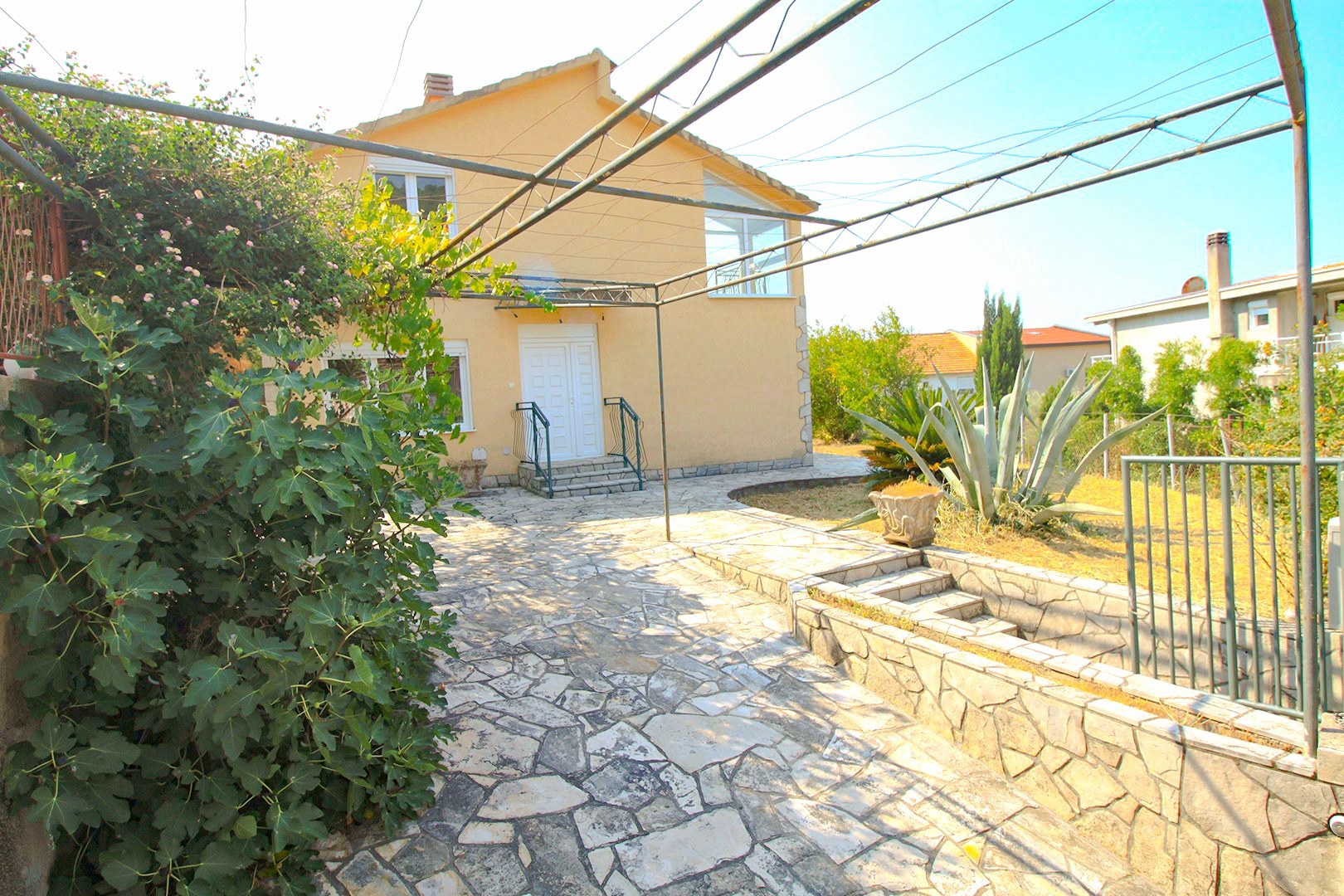 family-house-bar-montenegro-27