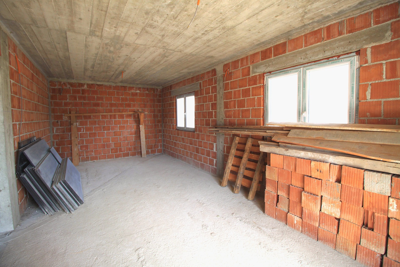 unfinished-house-sutomore-07_ground-floor