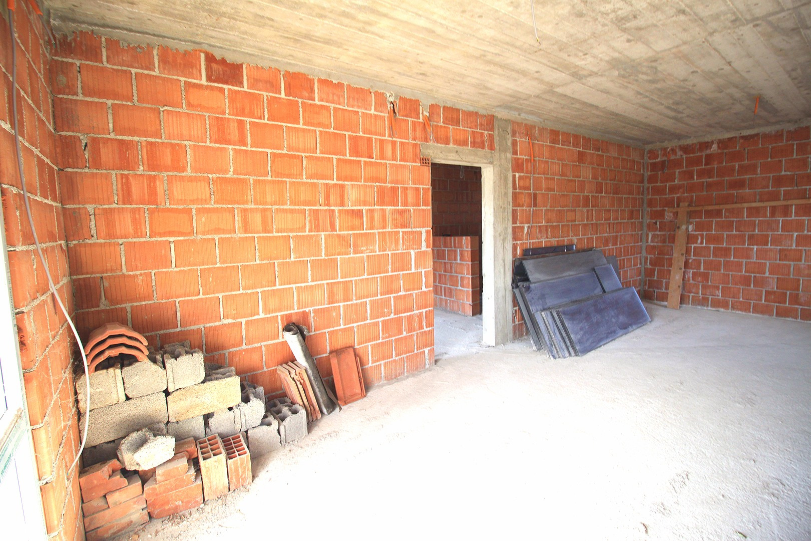 unfinished-house-sutomore-08_ground-floor