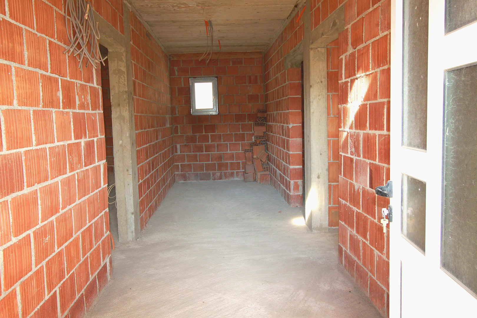 unfinished-house-sutomore-13_upper-floor
