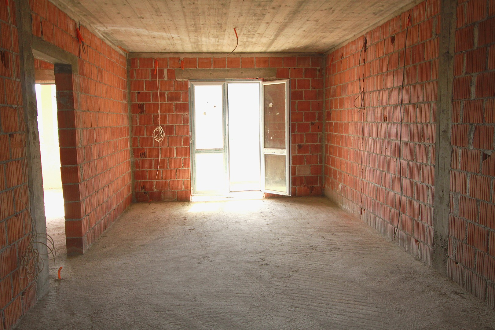 unfinished-house-sutomore-15_upper-floor