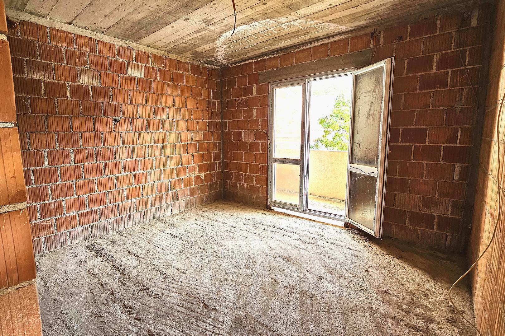 unfinished-house-sutomore-16_upper-floor