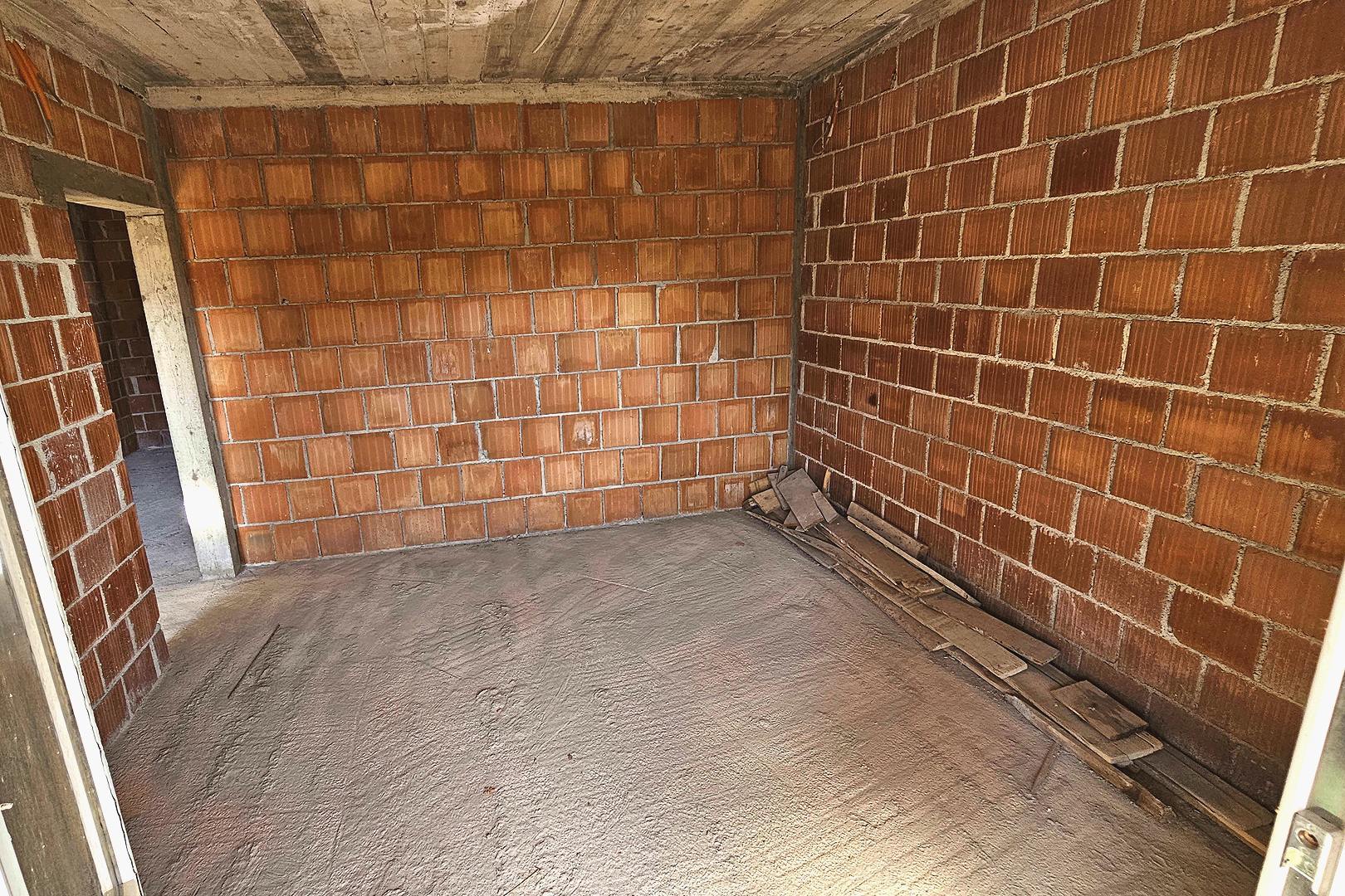 unfinished-house-sutomore-18_upper-floor